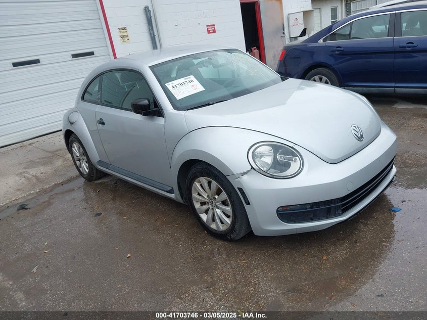 2014 VOLKSWAGEN BEETLE 2.5L ENTRY - 3VWFP7ATXEM600288