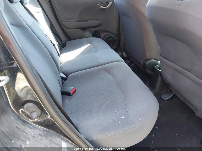 2010 Honda Fit VIN: JHMGE8H25AC015581 Lot: 41704166