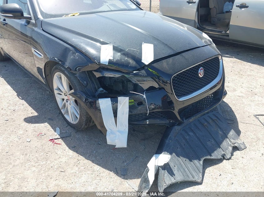 2016 JAGUAR XF VIN: SAJBE4BV8GCY02560