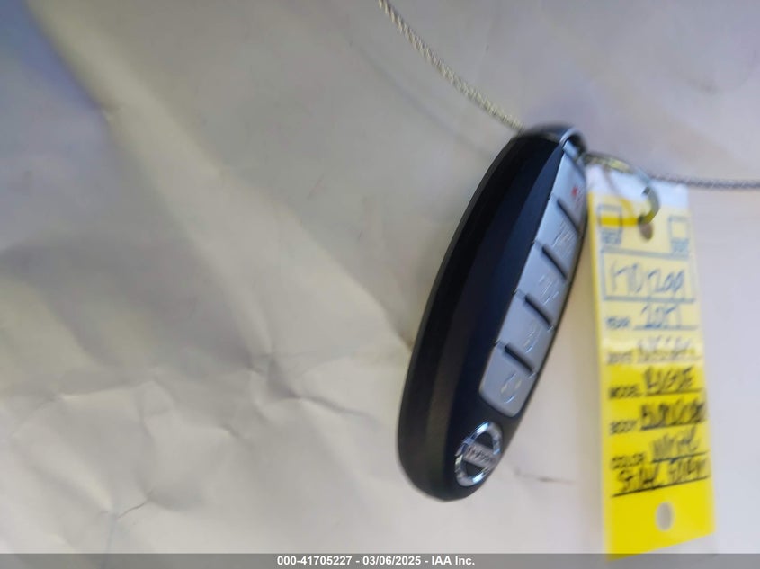 2017 NISSAN ROGUE SV - KNMAT2MT8HP608721