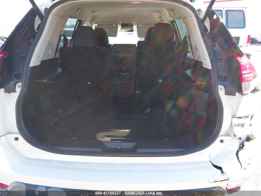 2017 NISSAN ROGUE SV - KNMAT2MT8HP608721