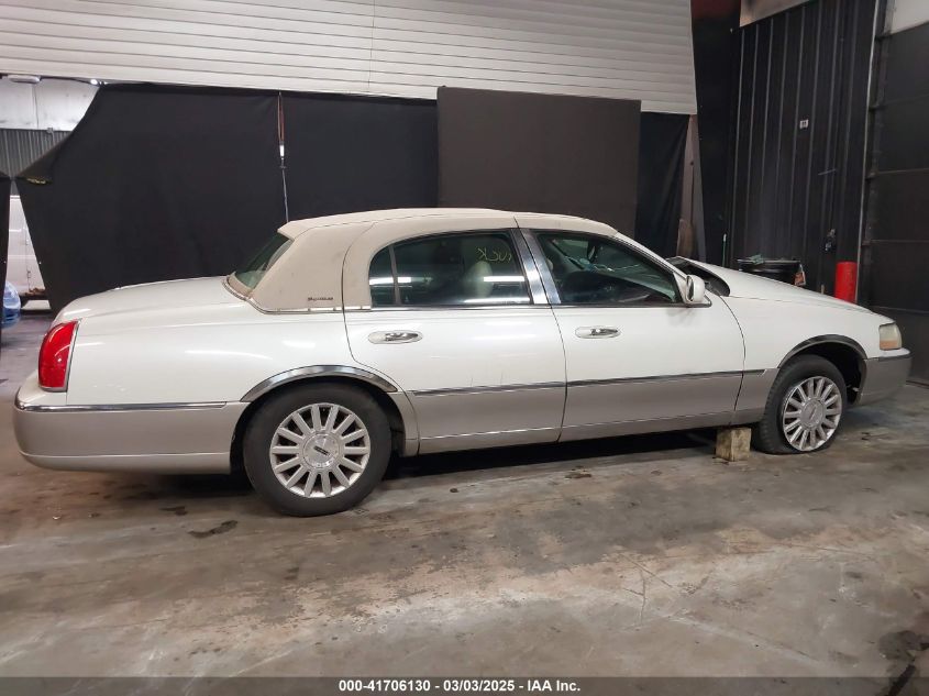 2003 Lincoln Town Car Signature VIN: 1LNHM82W03Y695475 Lot: 41706130