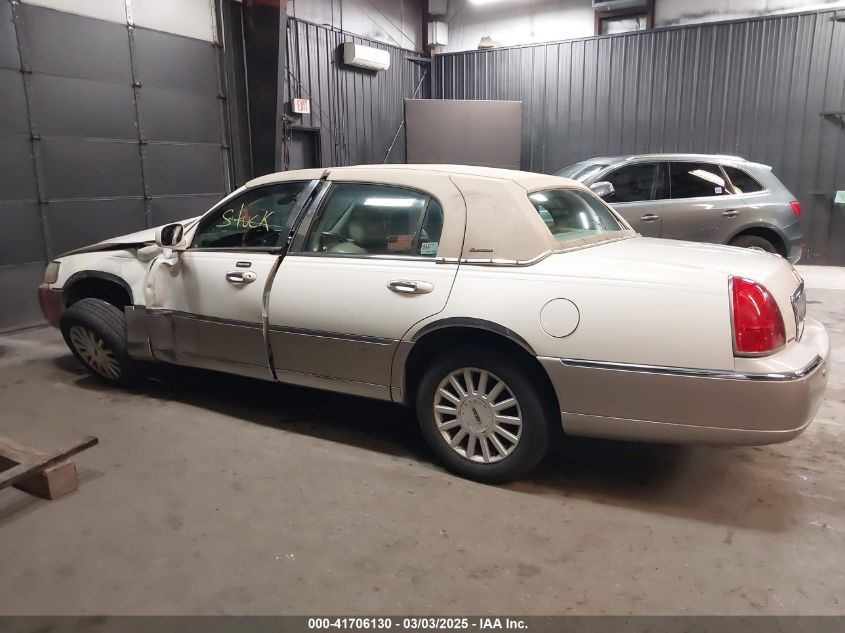 2003 Lincoln Town Car Signature VIN: 1LNHM82W03Y695475 Lot: 41706130