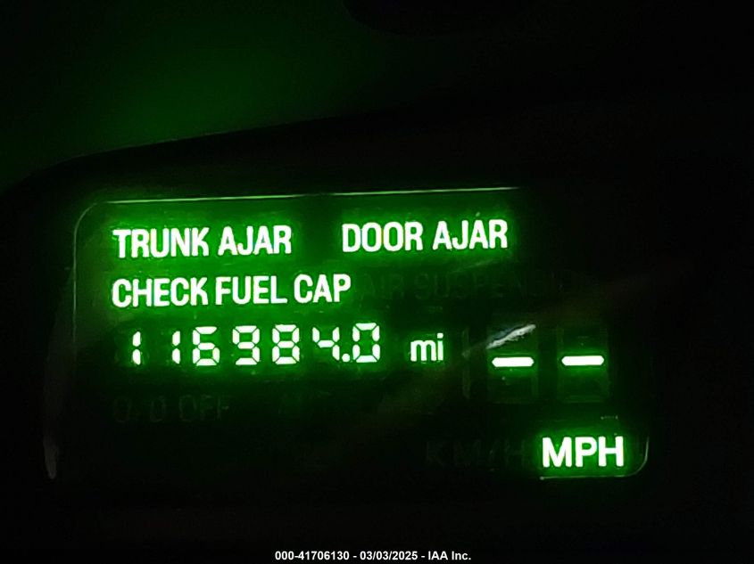 2003 Lincoln Town Car Signature VIN: 1LNHM82W03Y695475 Lot: 41706130