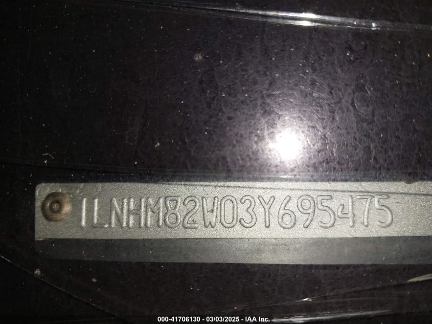 2003 Lincoln Town Car Signature VIN: 1LNHM82W03Y695475 Lot: 41706130