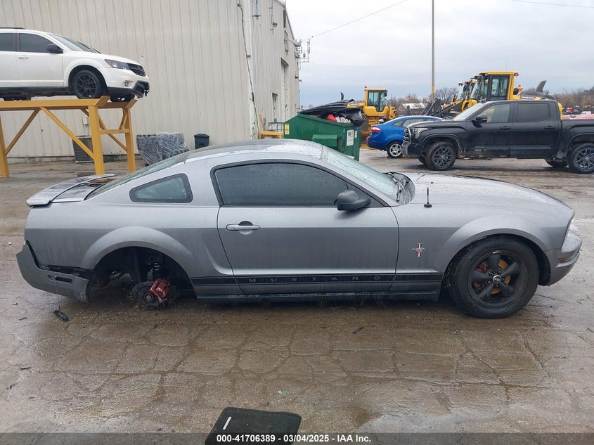 2007 FORD MUSTANG VIN: 1ZVFT80N975358526