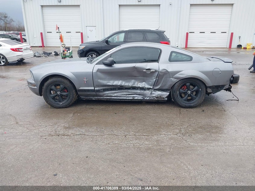 2007 FORD MUSTANG VIN: 1ZVFT80N975358526