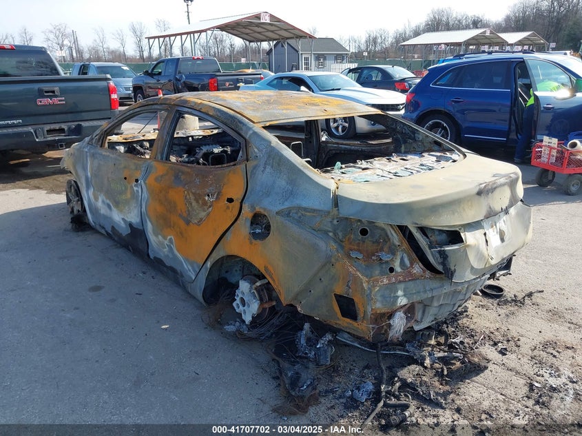 2013 HYUNDAI ELANTRA GLS - 5NPDH4AE2DH409329