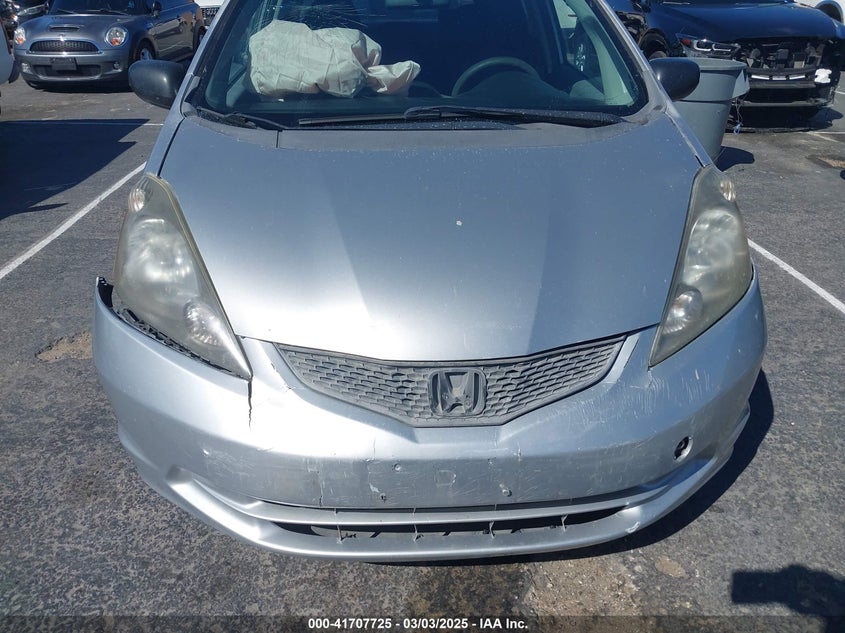 2011 HONDA FIT VIN: JHMGE8H34BS003230