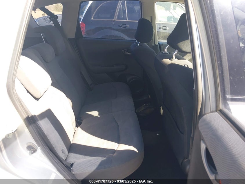 2011 HONDA FIT VIN: JHMGE8H34BS003230