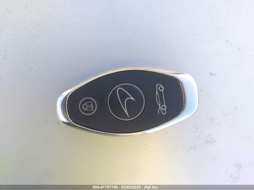 2019 MCLAREN 720S VIN: SBM14DCAXKW002639