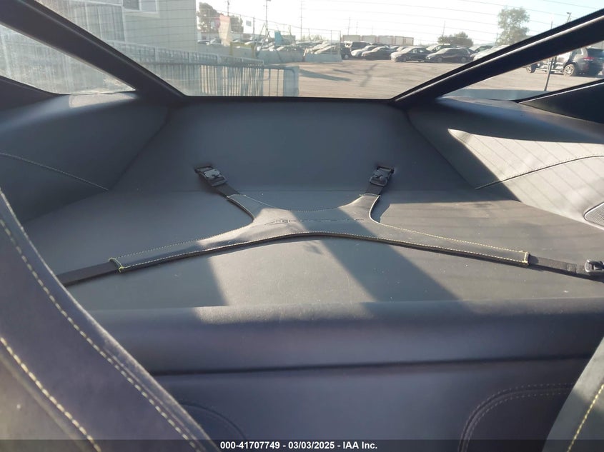 2019 MCLAREN 720S VIN: SBM14DCAXKW002639