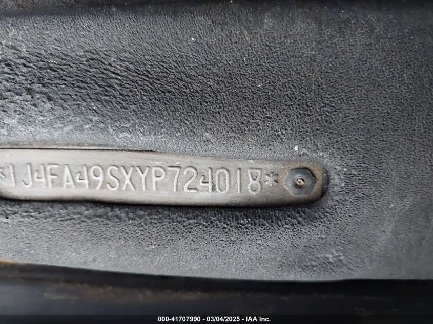 2000 Jeep Wrangler Sport VIN: 1J4FA49SXYP724018 Lot: 41707990