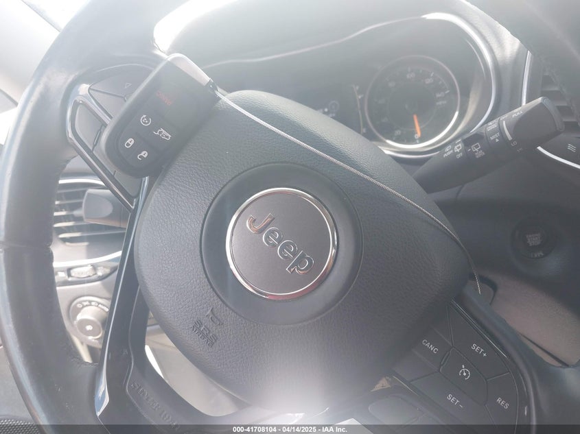 VIN 1C4PJLLBXKD405322 2019 JEEP CHEROKEE ALTITUDE FWD