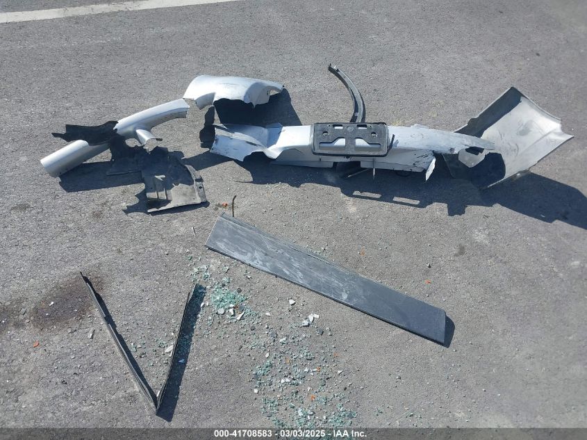 2000 Mazda Protege Es VIN: JM1BJ2215Y0283790 Lot: 41708583