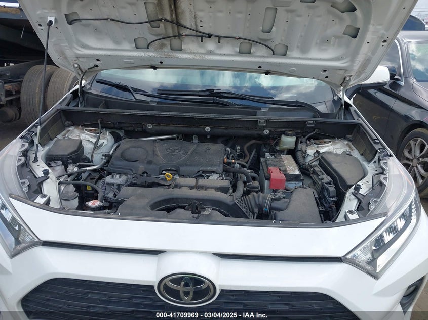 2019 TOYOTA RAV4 XLE - JTMP1RFV2KD042197