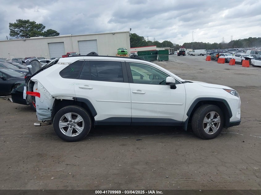 2019 TOYOTA RAV4 XLE - JTMP1RFV2KD042197
