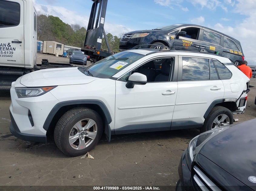 2019 TOYOTA RAV4 XLE - JTMP1RFV2KD042197