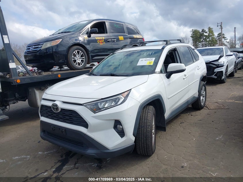 2019 TOYOTA RAV4 XLE - JTMP1RFV2KD042197