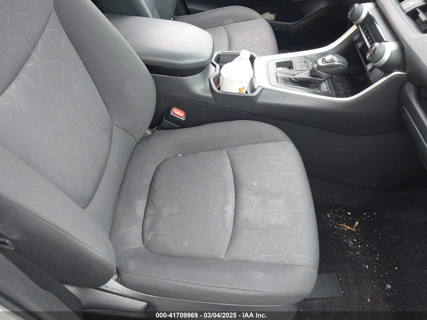 2019 TOYOTA RAV4 XLE - JTMP1RFV2KD042197