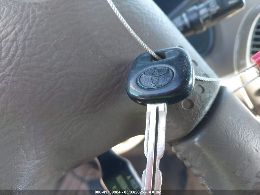 2002 Toyota Sequoia Limited V8 VIN: 5TDBT48A72S081079 Lot: 41709984