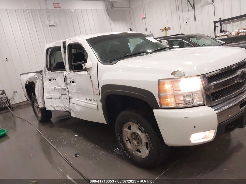 2011 CHEVROLET SILVERADO 1500 VIN: 3GCPKSE30BG358642