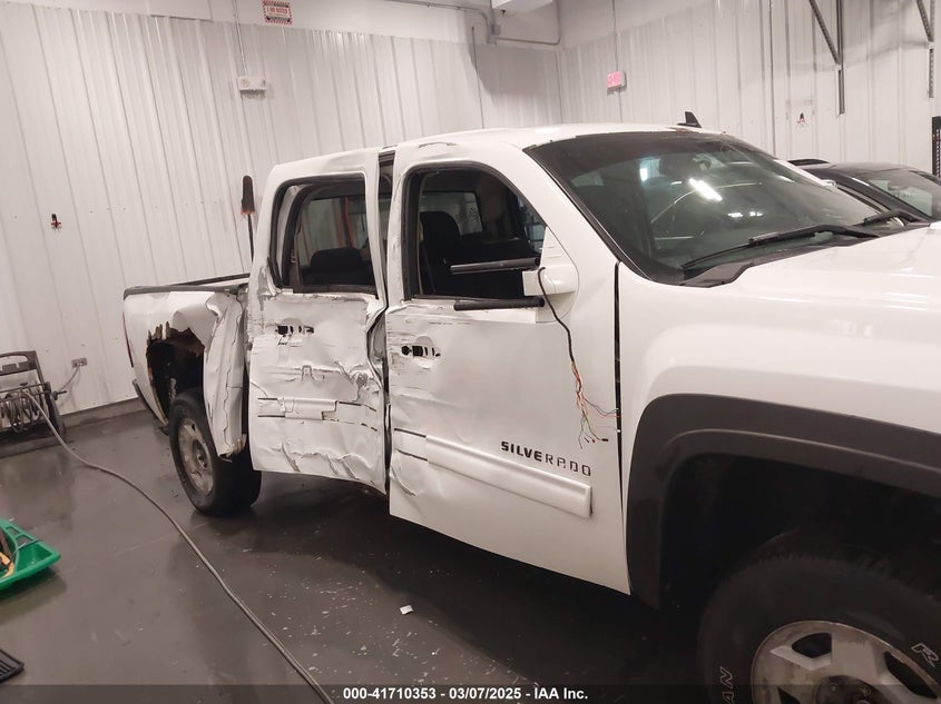 2011 CHEVROLET SILVERADO 1500 VIN: 3GCPKSE30BG358642