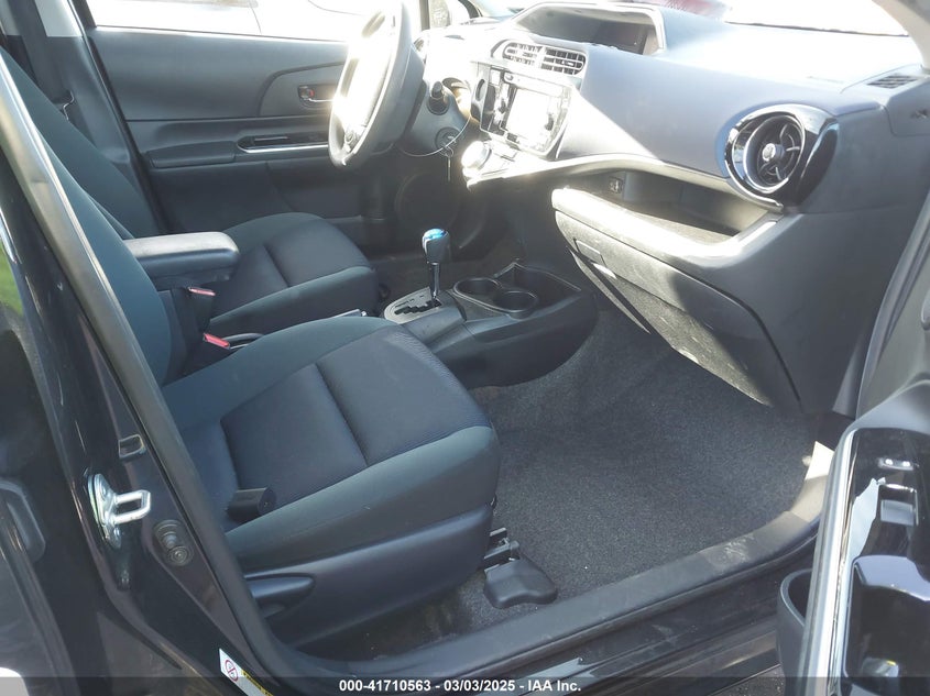 2016 TOYOTA PRIUS C VIN: JTDKDTB34G1122385