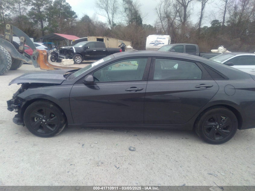 2021 HYUNDAI ELANTRA VIN: 5NPLM4AG4MH021821