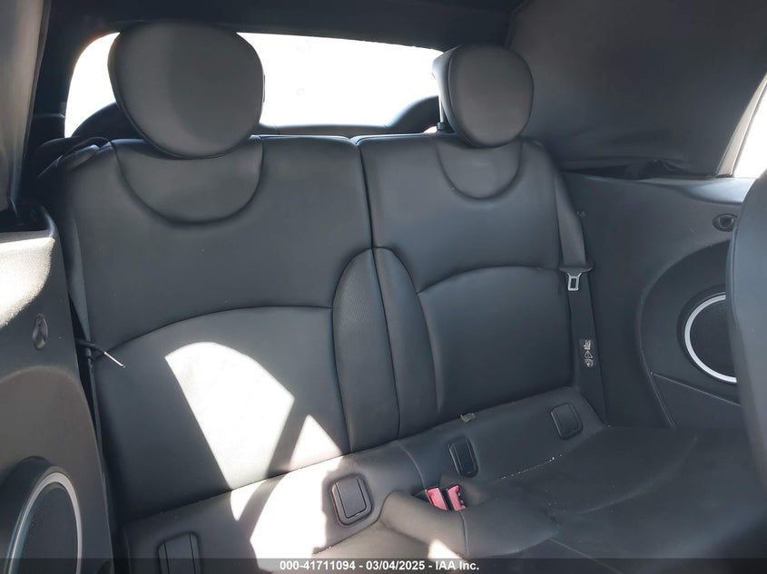2011 MINI COOPER VIN: WMWZN3C57BT133094