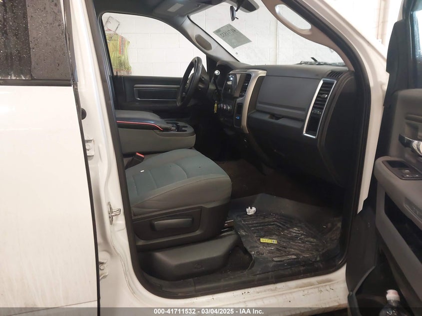 2015 RAM 2500 VIN: 3C6TR5JT2FG645527