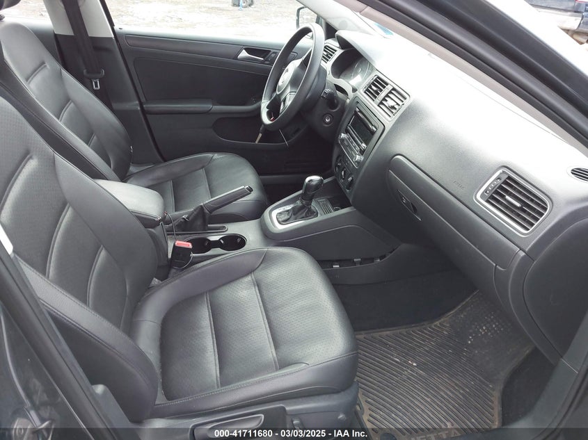 2014 VOLKSWAGEN JETTA VIN: 3VWD17AJ3EM359522