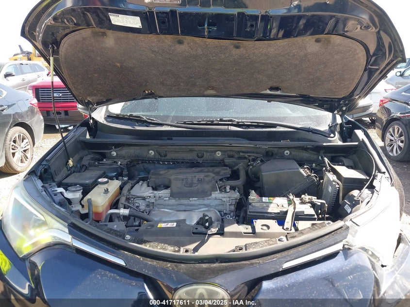 2018 TOYOTA RAV4 XLE - JTMWFREV7JJ186925