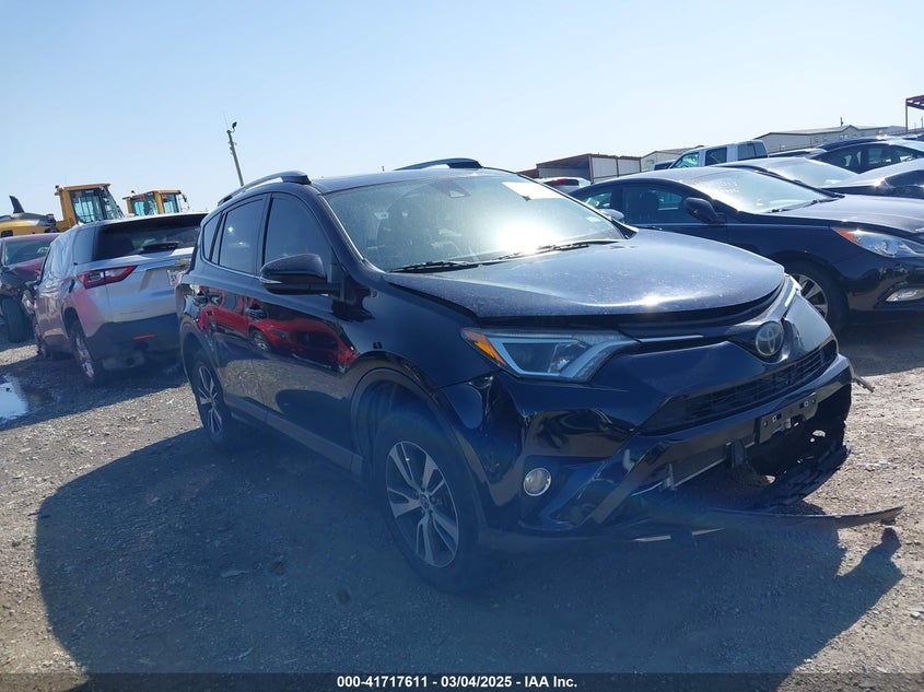 2018 TOYOTA RAV4 XLE - JTMWFREV7JJ186925