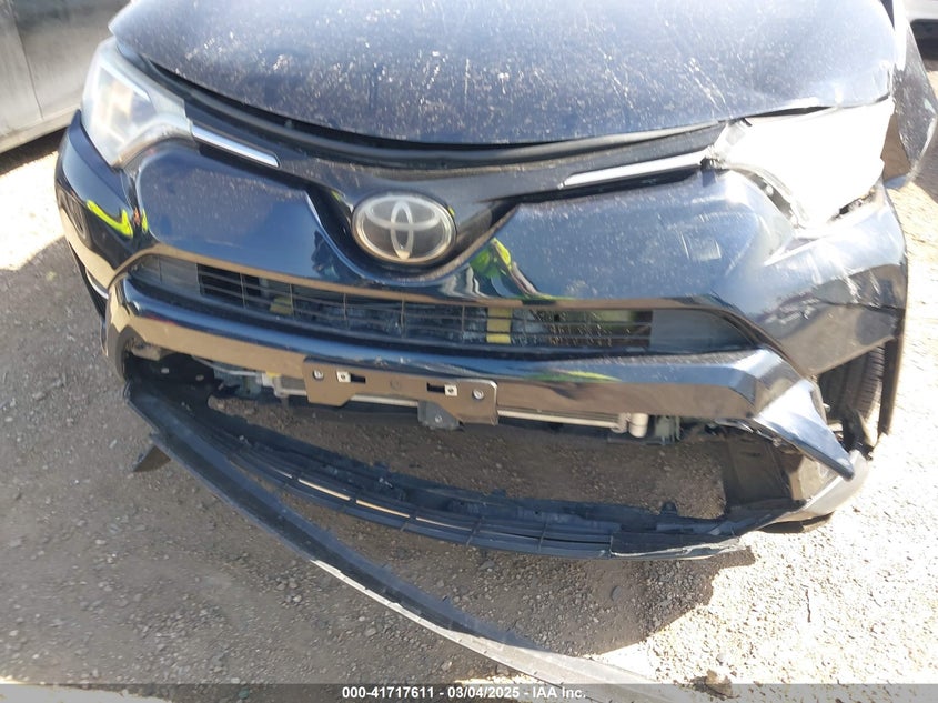 2018 TOYOTA RAV4 XLE - JTMWFREV7JJ186925