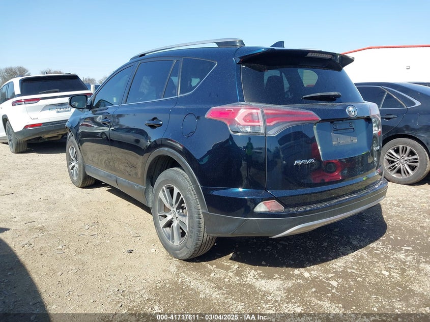 2018 TOYOTA RAV4 XLE - JTMWFREV7JJ186925