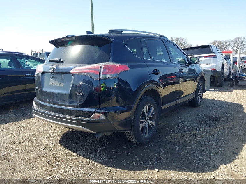 2018 TOYOTA RAV4 XLE - JTMWFREV7JJ186925