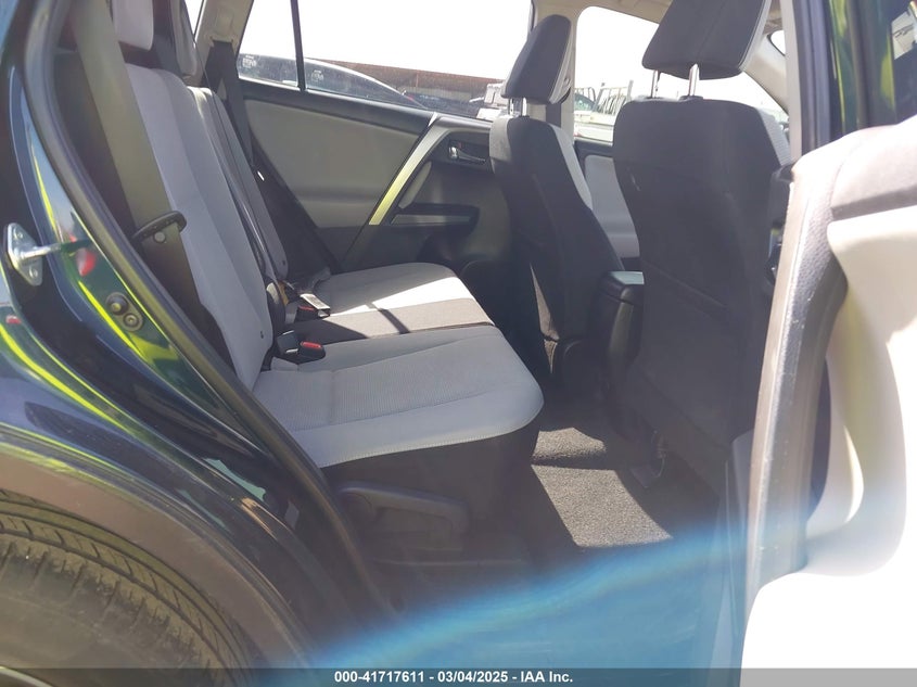 2018 TOYOTA RAV4 XLE - JTMWFREV7JJ186925