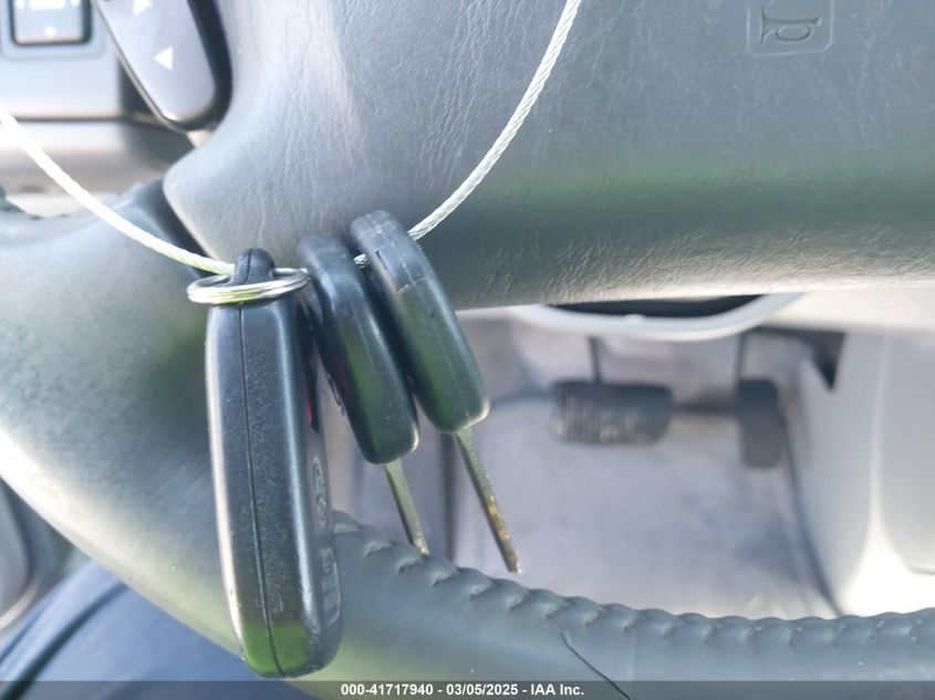 2000 Toyota Sienna Xle VIN: 4T3ZF13C1YU270802 Lot: 41717940