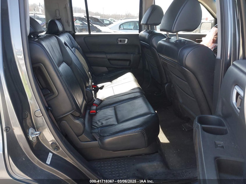 2011 HONDA PILOT VIN: 5FNYF4H51BB014261