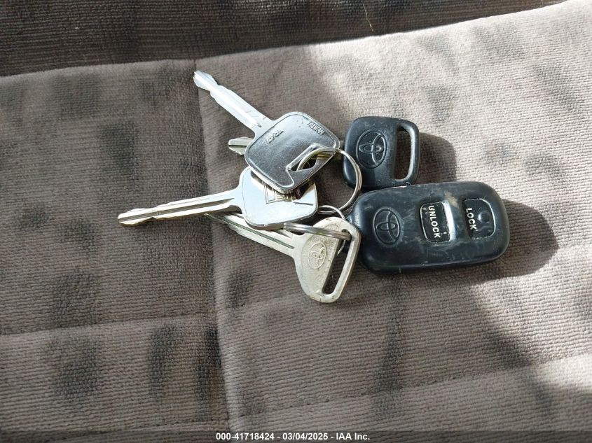 2002 Toyota Sienna Le VIN: 4T3ZF13C32U438723 Lot: 41718424