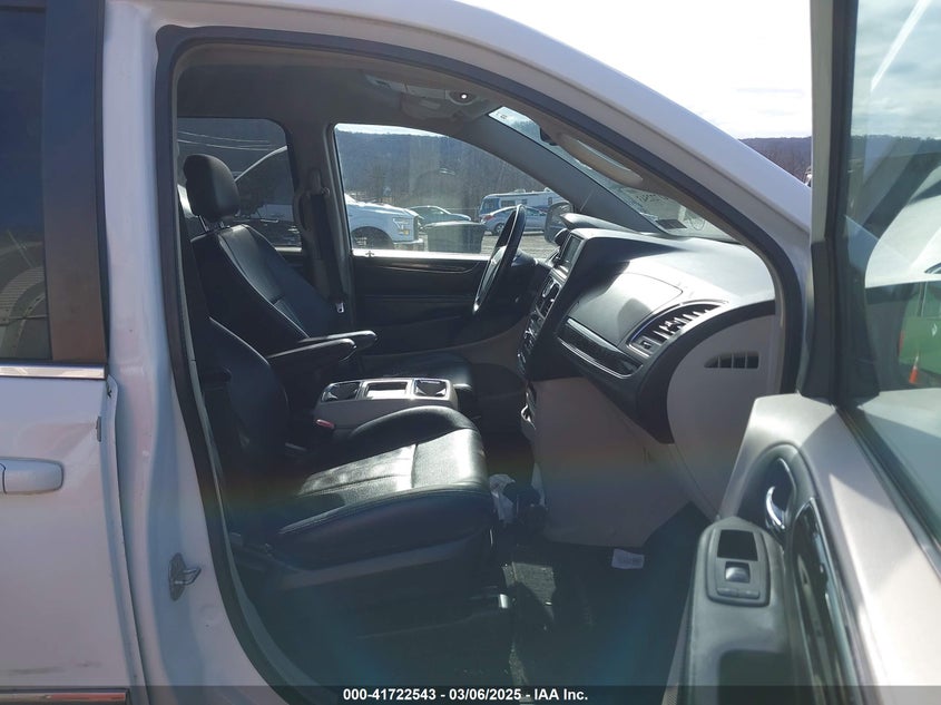 2014 CHRYSLER TOWN & COUNTRY VIN: 2C4RC1BG4ER396039