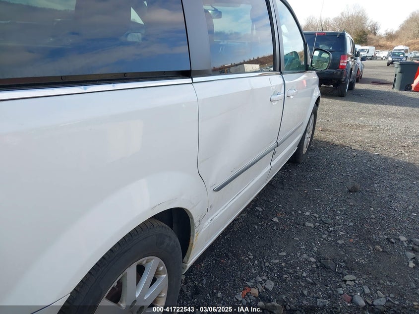 2014 CHRYSLER TOWN & COUNTRY VIN: 2C4RC1BG4ER396039