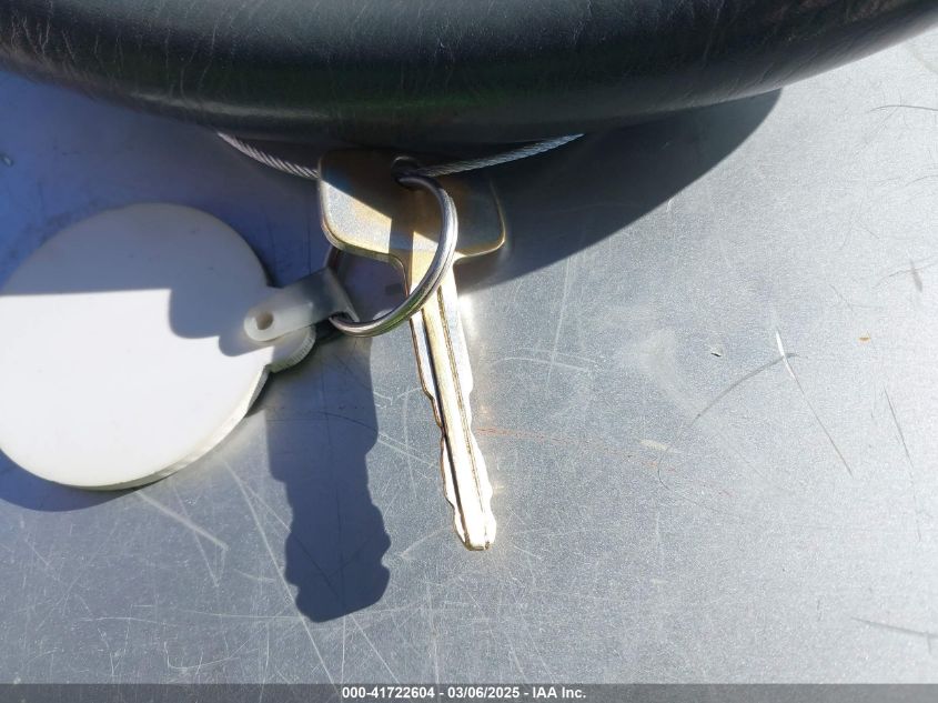 2000 Toyota Camry Le VIN: 4T1BG22K7YU694748 Lot: 41722604