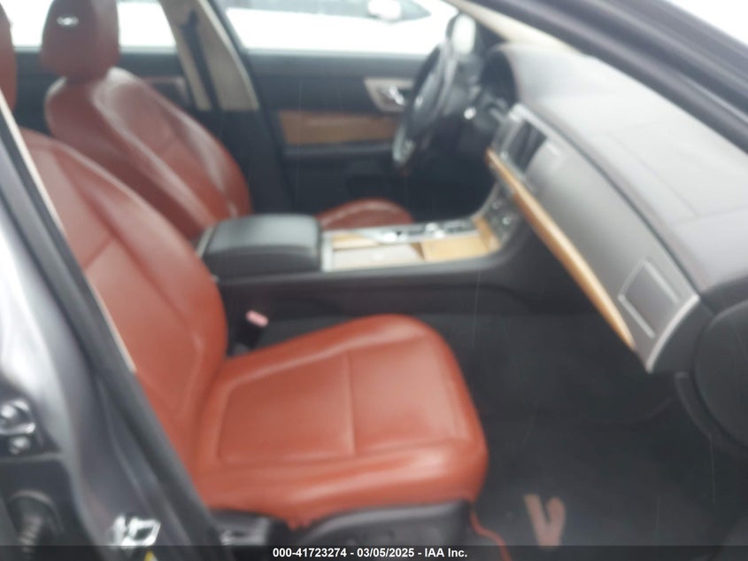 2010 JAGUAR XF VIN: SAJWA0HE2AMR63968