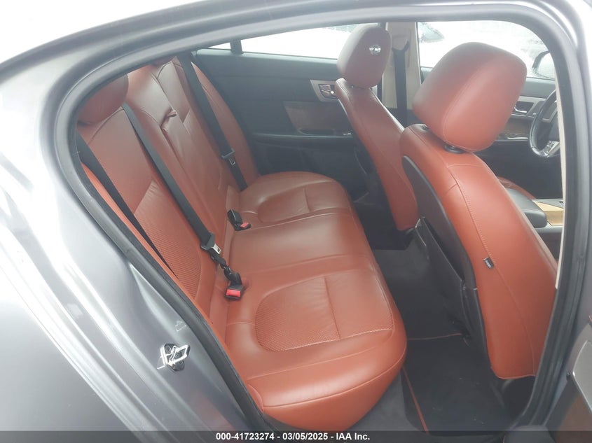 2010 JAGUAR XF VIN: SAJWA0HE2AMR63968