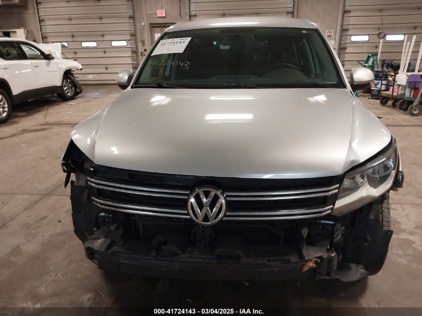 2018 Volkswagen Tiguan Limited 2.0T VIN: WVGAV7AXXJK002270 Lot: 41724143