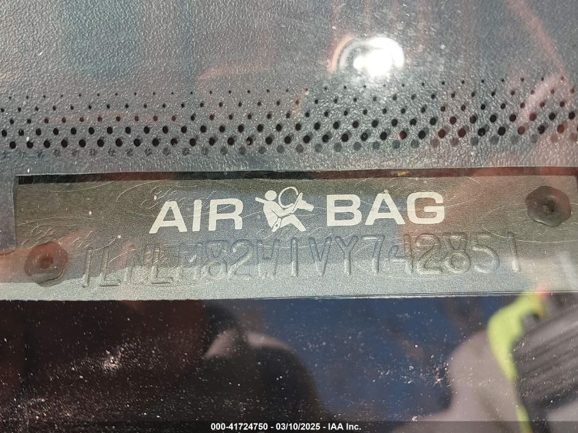 1997 Lincoln Town Car Signature VIN: 1LNLM82W1VY742851 Lot: 41724750