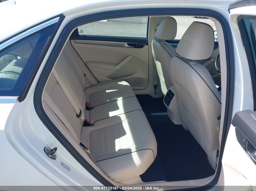 2016 VOLKSWAGEN PASSAT VIN: 1VWBT7A32GC037736