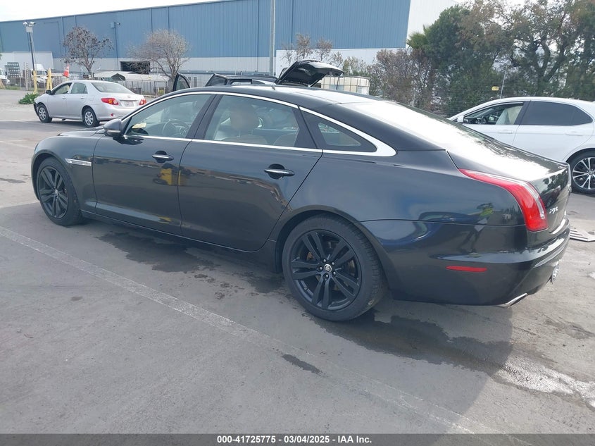 2011 JAGUAR XJ VIN: SAJWA2GB0BLV09390